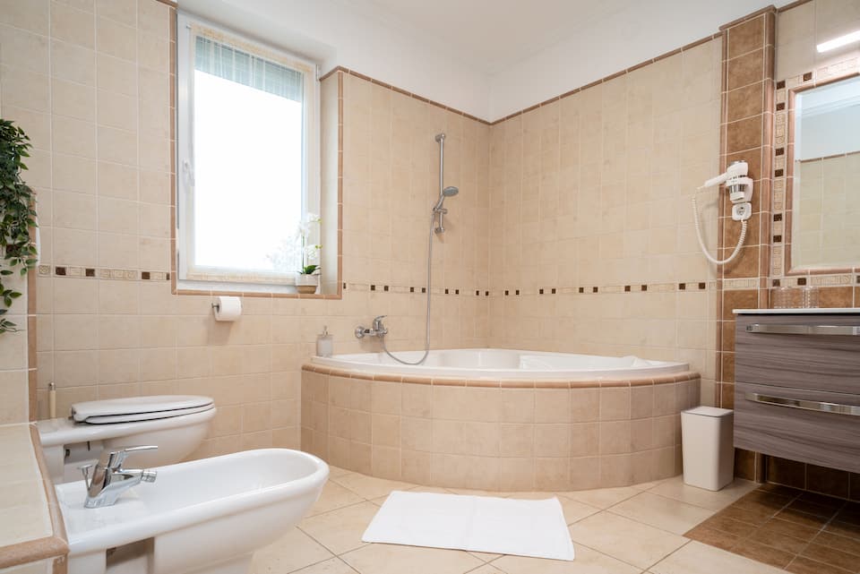 Villa Budapest Silver