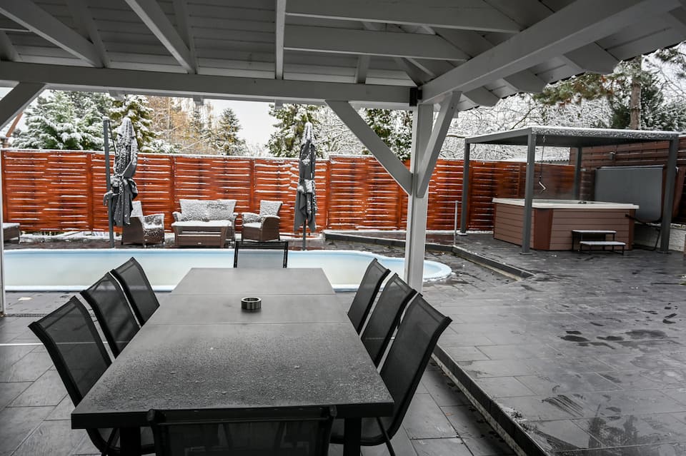 Villa Budapest Silver